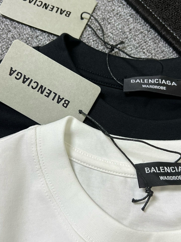 ブランドTシャツ着用イメージ